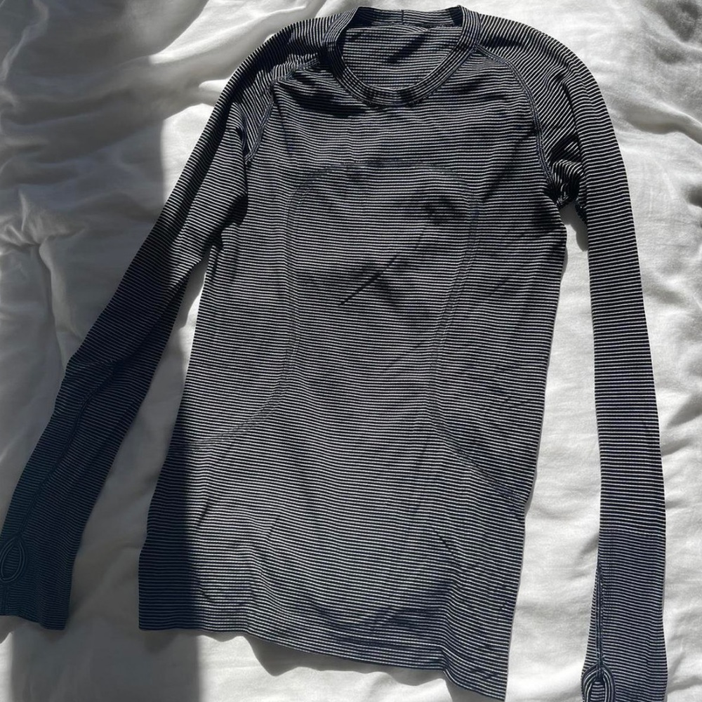 Lululemon swiftly tech long sleeve black and white stripes size 4